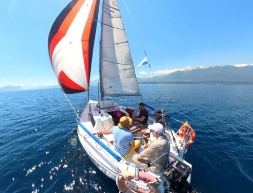 PatagoniaSailing – Yacht Charter – Paseos en Veleros por el Nahuel Huapi en Villa La Angostura