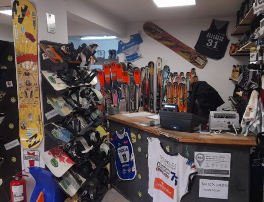 Mambos Rental Ski & Snowboard