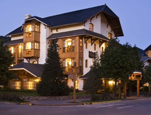 Le Village Hotel
